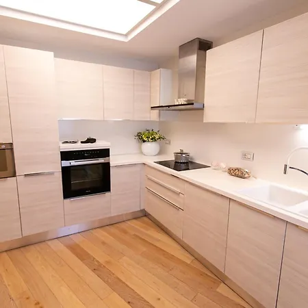 Luxury Penthouse Near Air Albania ティラナ