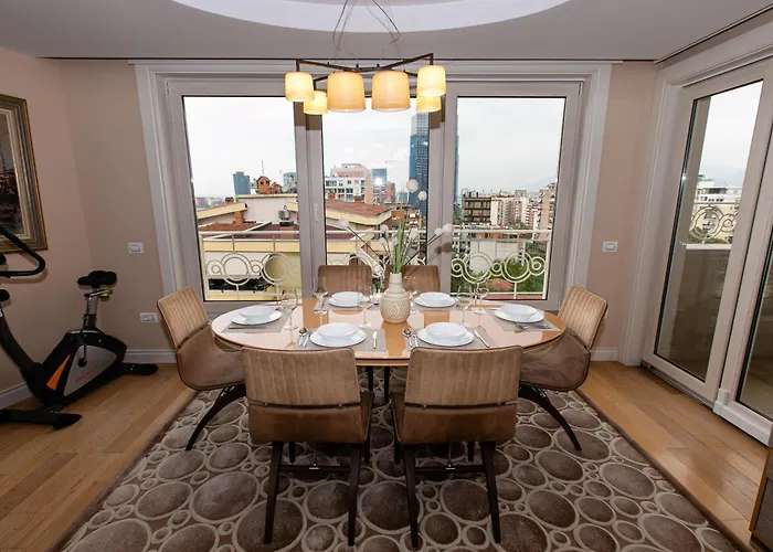 Luxury Penthouse Near Air Albania Apartament